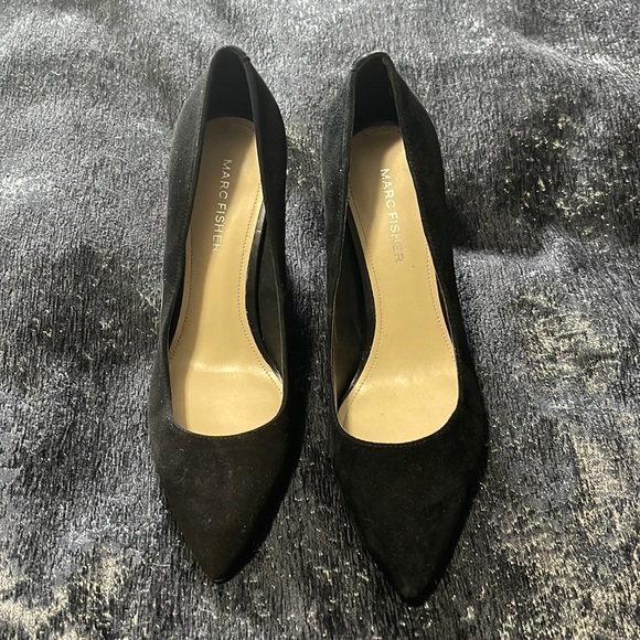 Marc Fisher Shoes - Marc Fisher Viviene 6.5 black suede pumps